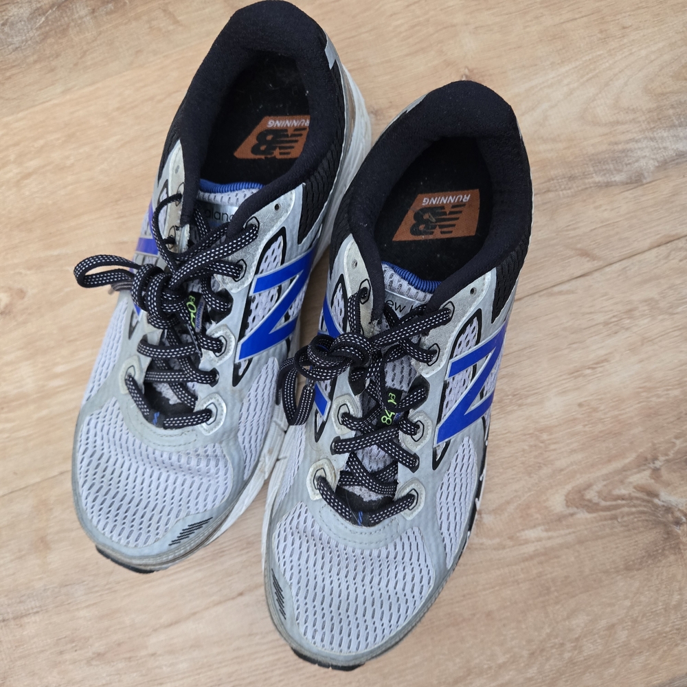 New Balance Men's Gray and Blue Running Shoes - Picture 3 of 5